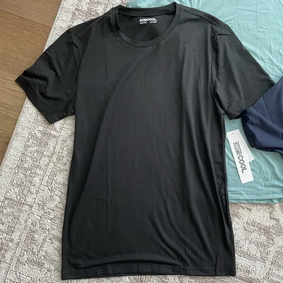 32 Degrees Black and Blue Short Sleeve Tees - Picture 3 of 4